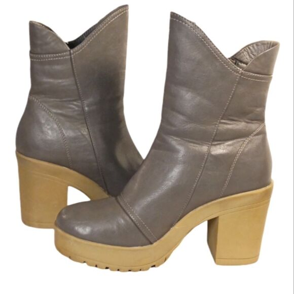 Journee Comfortfoam JAQUIE Vegan Leather Platform Bootie Sz 9 - Picture 1 of 9